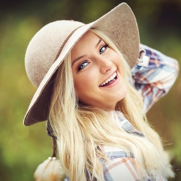 Meet your Posher, Annalise - Picture 1 of 1